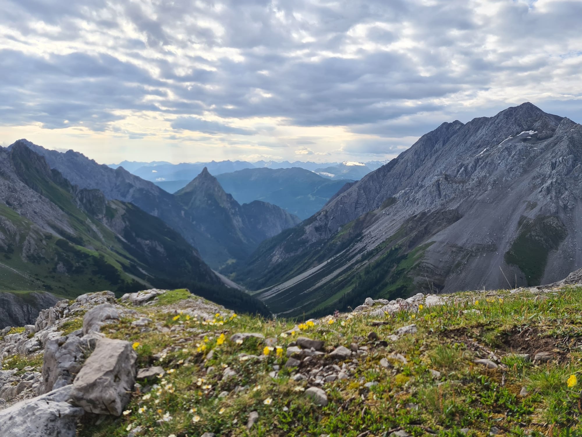 Etappe 3: Seescharte, Unterlochalm, Zams und Larcher-Alm